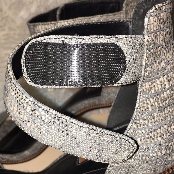 BCBG Generation Ankle Strap Sandal Heels - Picture 4 of 7